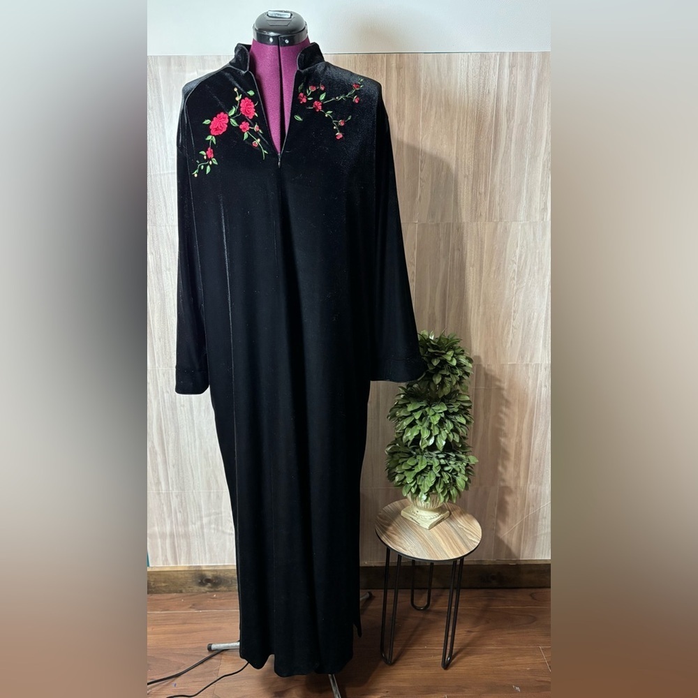 Carole Hochman Black Velvet Robe With Roses